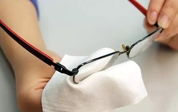 老花鏡防輻射眼鏡的作用、保養，你真的都懂嗎？