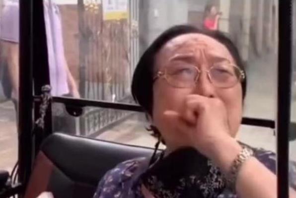 老花鏡不能隨意佩戴，按照年齡度數購買(mǎi)不準確
