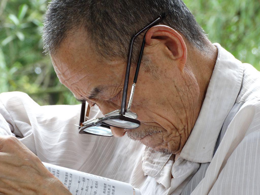 經(jīng)常聽(tīng)說(shuō)近視老花會(huì )抵消，真相其實(shí)是……