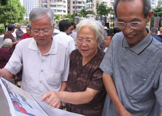 父母們買(mǎi)“地攤兒老花鏡”，能戴嗎！